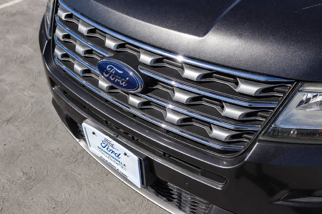 Used 2017 Ford Explorer Limited w/ Equipment Group 303A AWD/4WD image 8