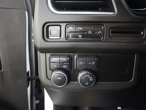 Used 2022 Chevrolet Tahoe LT w/ Luxury Package image 39