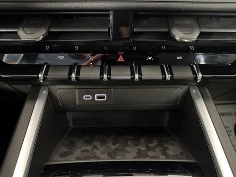 Used 2023 Chevrolet Colorado W/T RWD image 16