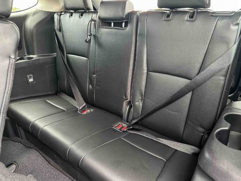 Used 2023 Toyota Highlander XLE AWD/4WD image 21