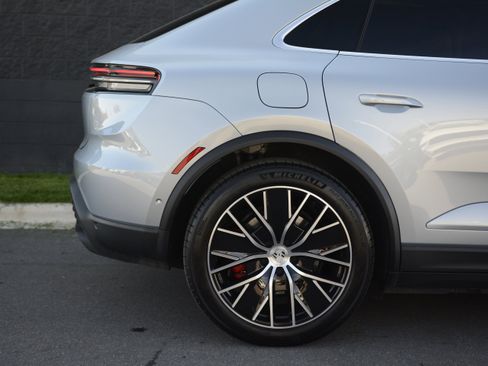 Certified 2025 Porsche Macan 4S Electric image 42