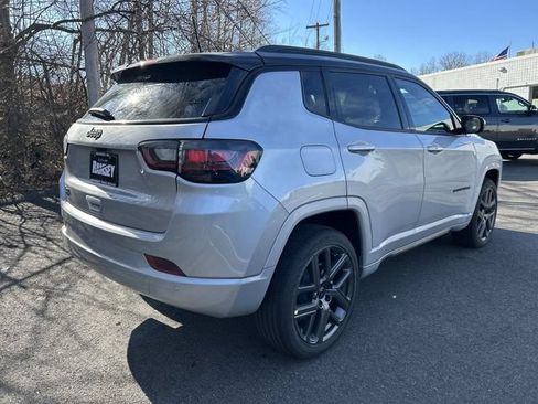 Used 2025 Jeep Compass Limited w/ High Altitude Package AWD/4WD image 8