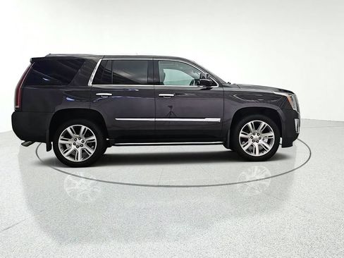 Used 2018 Cadillac Escalade Luxury AWD/4WD image 7