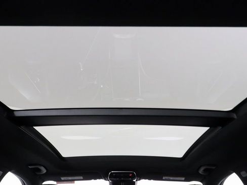 Used 2025 Mercedes-Benz GLC 350e 4MATIC image 2