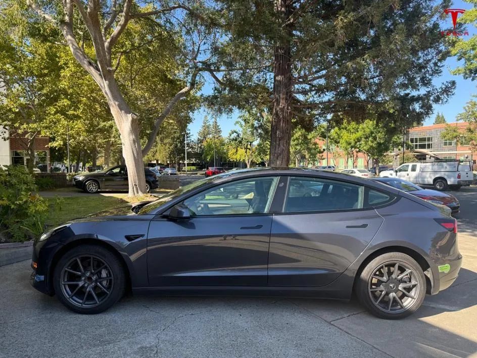 Used 2023 Tesla Model 3 Standard Range RWD image 4