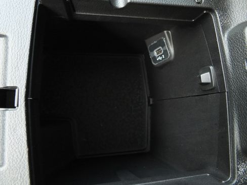 Used 2025 Jeep Wrangler Unlimited Sahara AWD/4WD image 23