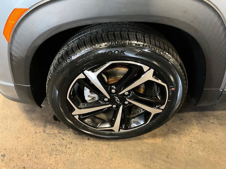 Used 2021 Chevrolet TrailBlazer RS w/ Technology Package FWD image 28