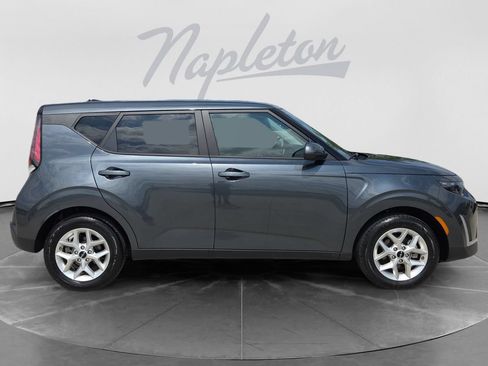 Used 2025 Kia Soul LX w/ LX Technology Package FWD image 9