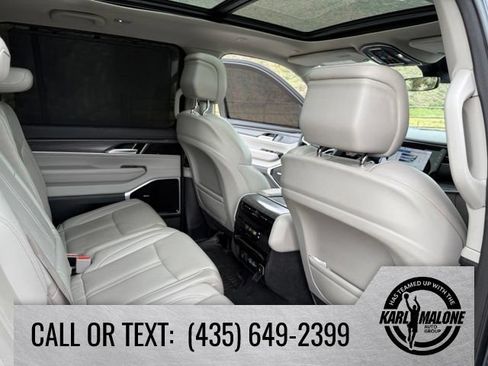 Used 2023 Jeep Wagoneer L Series III w/ Premium Group I AWD/4WD image 37