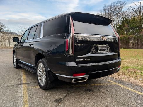 Used 2023 Cadillac Escalade ESV Premium Luxury AWD/4WD image 9
