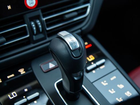 Certified 2026 Porsche Macan AWD/4WD image 12