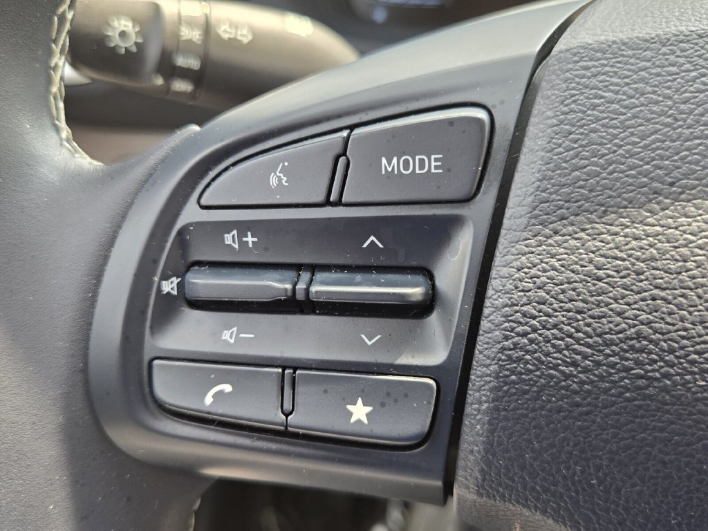Used 2023 Hyundai Venue Limited FWD image 24