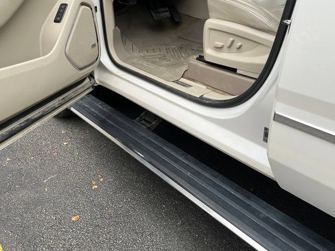 Used 2018 GMC Yukon XL Denali w/ Open Road Package AWD/4WD image 10