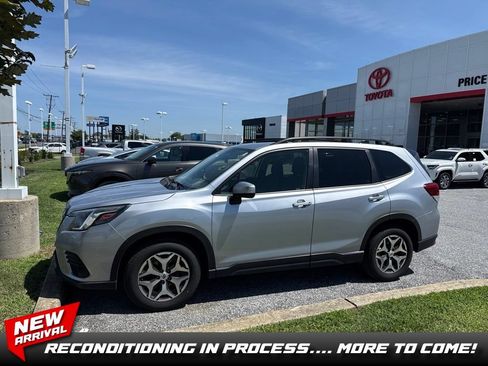 Used 2024 Subaru Forester Premium AWD/4WD image 1