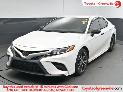 Certified 2020 Toyota Camry SE image 1