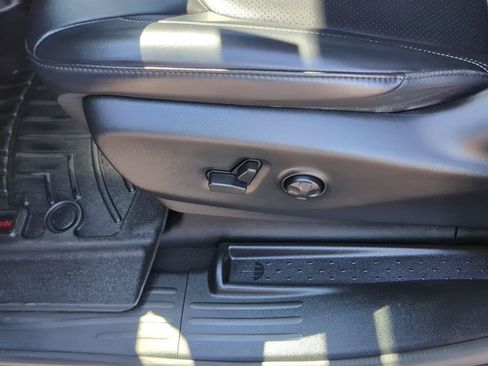 Used 2023 Chrysler Pacifica Touring-L w/ S Appearance Package FWD image 17