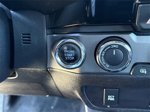 Used 2017 Toyota Tacoma TRD Sport image 23