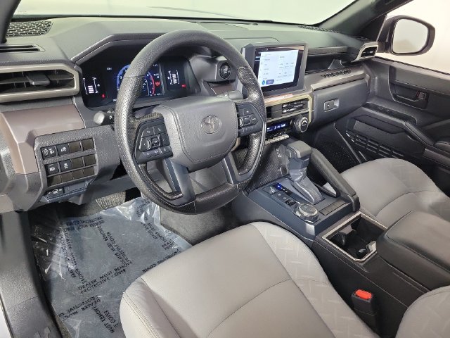 Used 2025 Toyota Tacoma SR5 AWD/4WD image 18