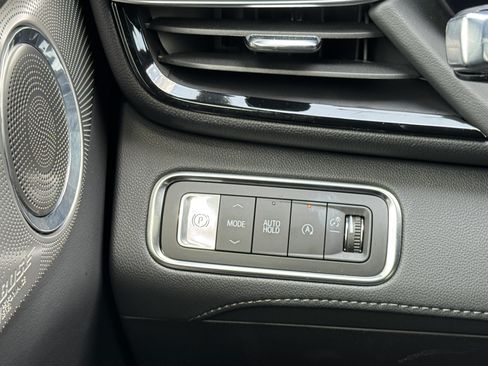 Used 2025 Buick Enclave Avenir w/ Super Cruise Package FWD image 37
