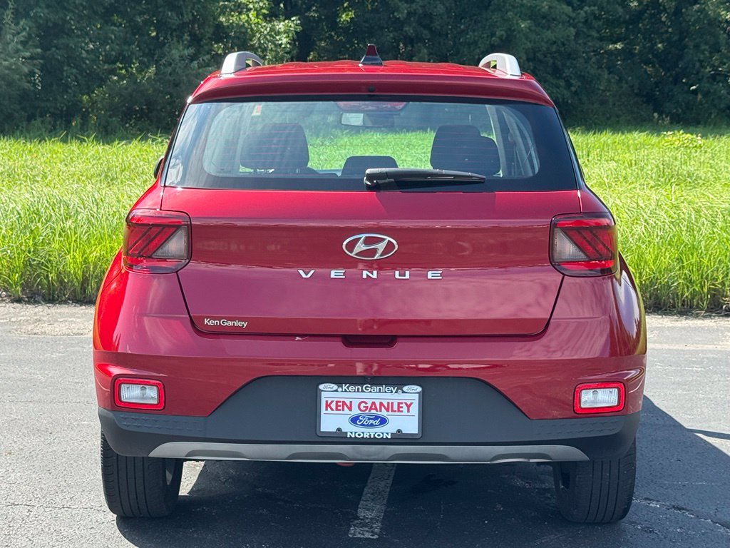 Used 2021 Hyundai Venue SEL w/ Cargo Package FWD image 10