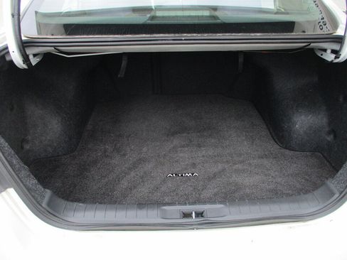 Used 2015 Nissan Altima 2.5 SV w/ Convenience Package FWD image 6