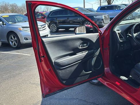 Used 2019 Honda HR-V Touring image 11