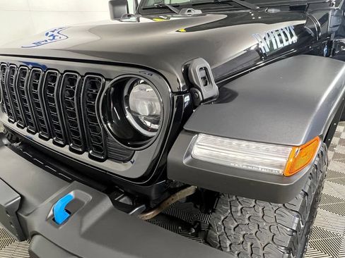 Used 2024 Jeep Wrangler Unlimited AWD/4WD image 28