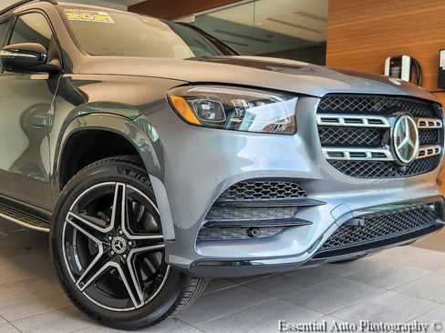 Used 2021 Mercedes-Benz GLS 580 4MATIC image 2