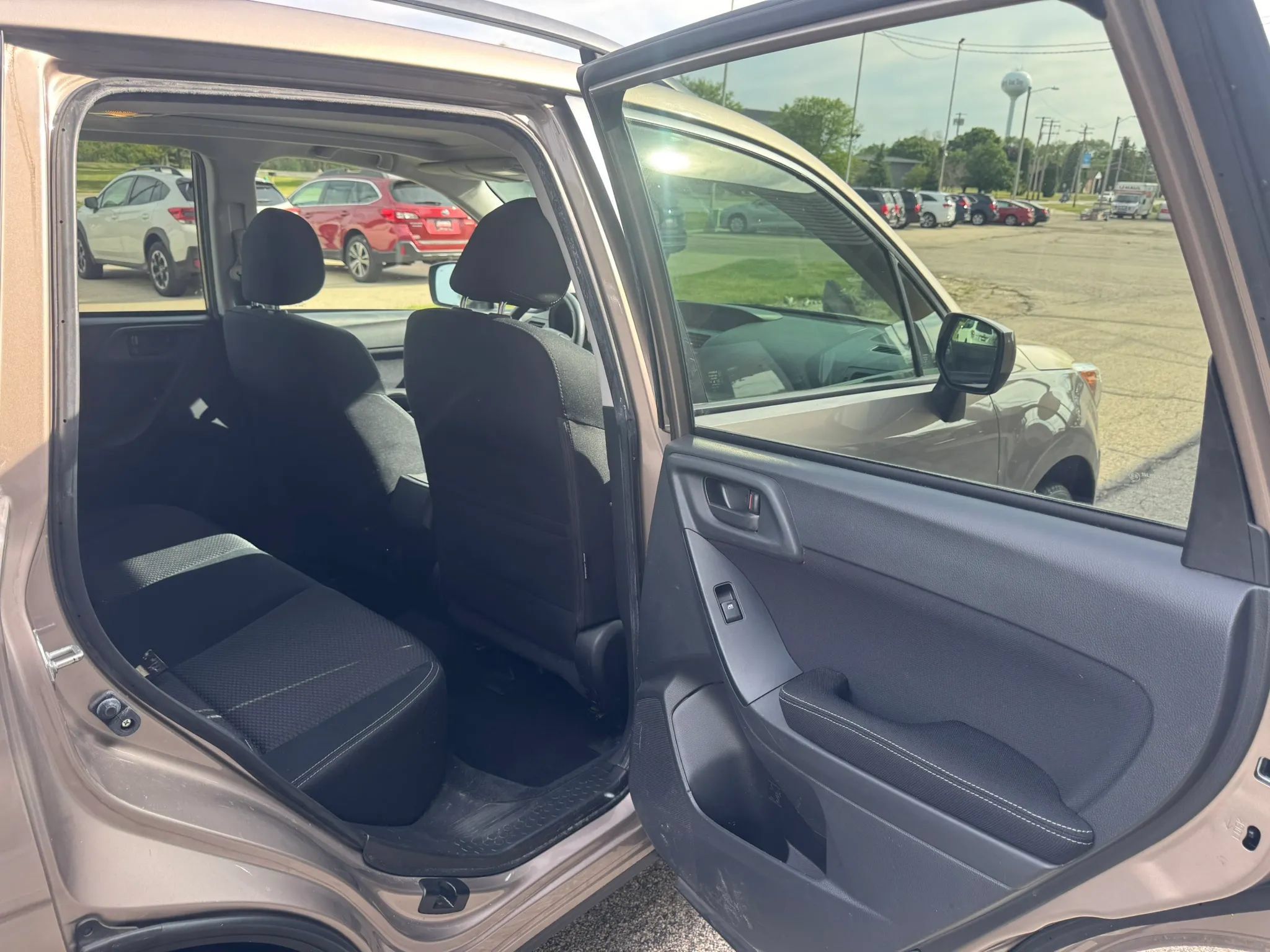 Used 2015 Subaru Forester 2.5i Premium w/ All-Weather Package AWD/4WD image 14