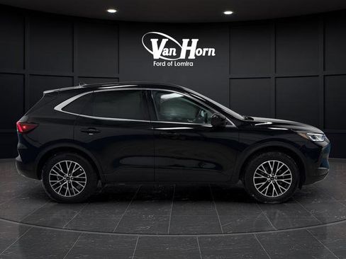 Used 2023 Ford Escape SE w/ PHEV Premium Package image 2