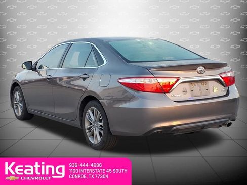 Used 2017 Toyota Camry SE FWD image 2