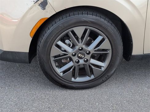 Used 2020 Kia Soul EX image 11