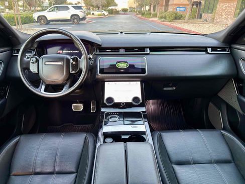Used 2018 Land Rover Range Rover Velar R-Dynamic SE image 30