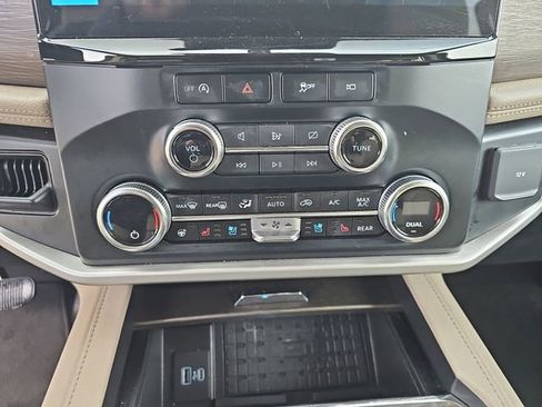 Used 2024 Ford Expedition Max Limited image 28