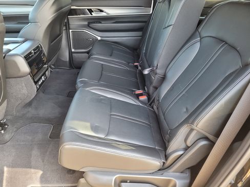 New 2025 Jeep Wagoneer 4WD w/ Convenience Group I image 11