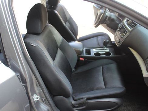 Used 2017 Nissan Altima 2.5 SR w/ LED Appearance Package image 7