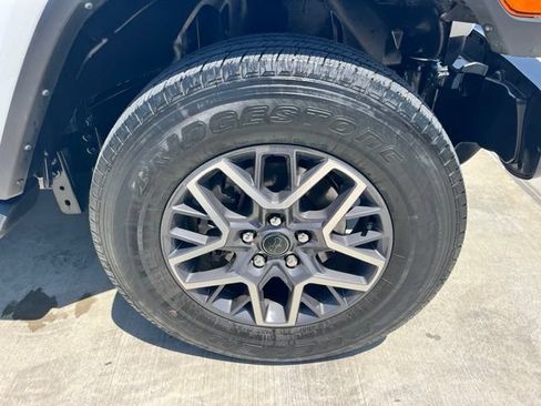 Used 2024 Jeep Wrangler Unlimited Sahara AWD/4WD image 8