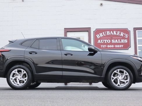 Used 2024 Chevrolet Trax LS w/ LS Convenience Package FWD image 1