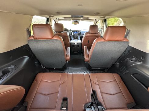 Used 2015 Cadillac Escalade Luxury image 15