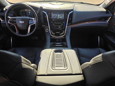 Used 2020 Cadillac Escalade Luxury image 17