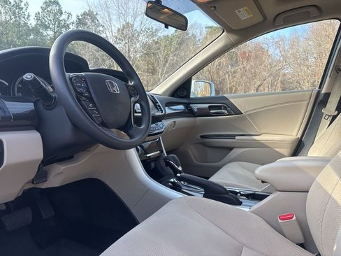 Used 2017 Honda Accord EX image 13
