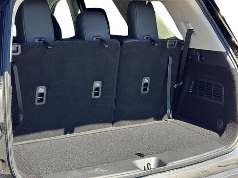 New 2026 Nissan Pathfinder SL image 8