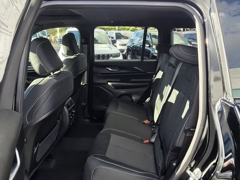 New 2025 Jeep Grand Cherokee Laredo image 15