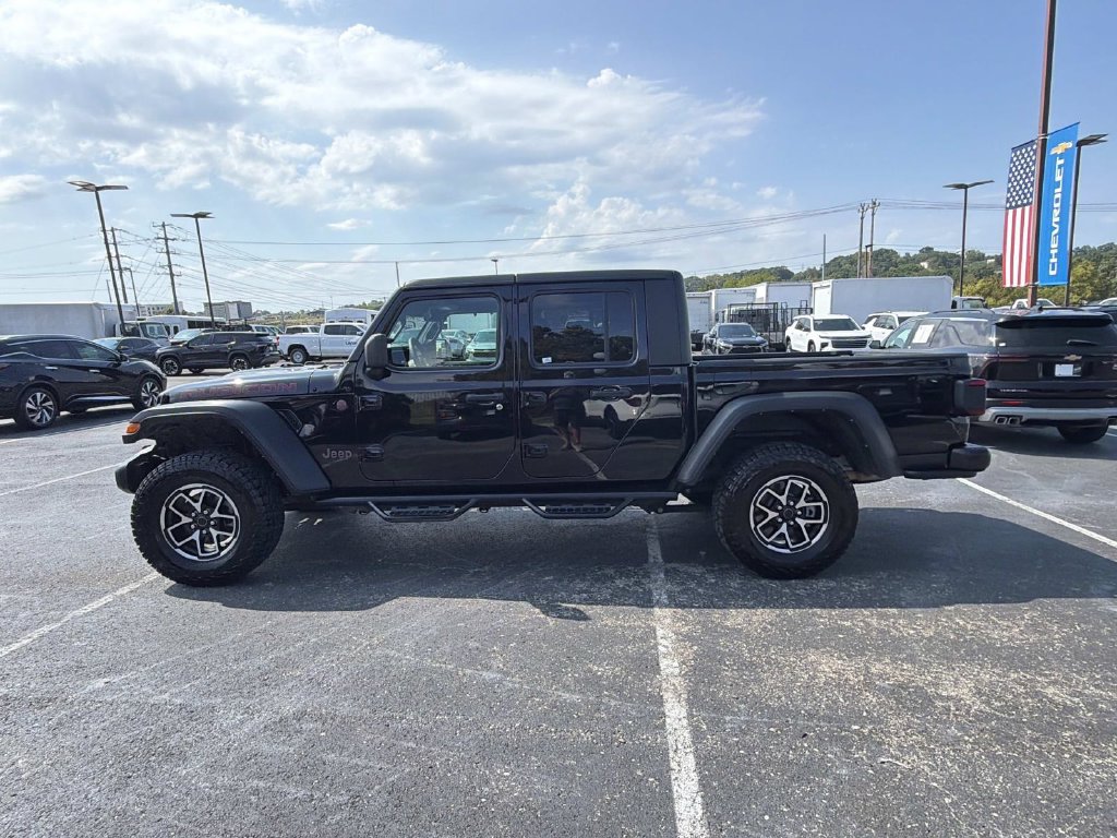 Used 2024 Jeep Gladiator Rubicon w/ Technology Group AWD/4WD image 6