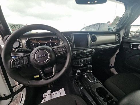 Used 2023 Jeep Wrangler Unlimited w/ Cold Weather Group image 5