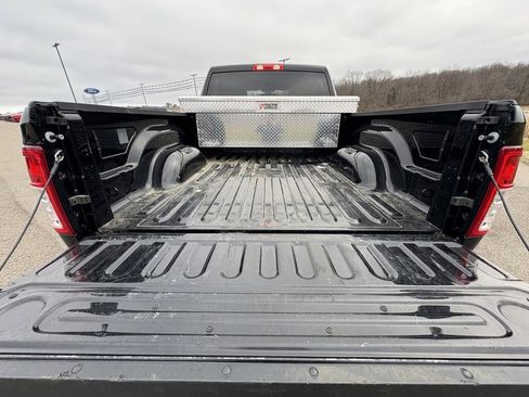 Used 2024 RAM 2500 Tradesman w/ Chrome Appearance Group image 18