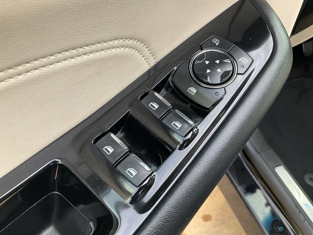 Used 2020 Ford Edge Titanium w/ Cargo Accessory Package FWD image 5