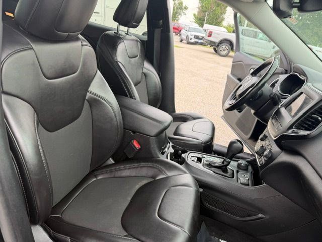 Used 2021 Jeep Cherokee Latitude Plus AWD/4WD image 33