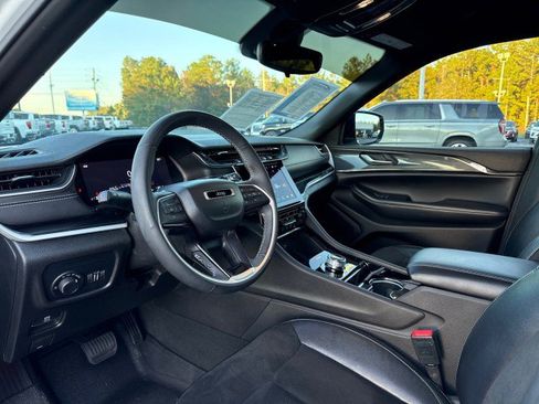 Used 2023 Jeep Grand Cherokee L Laredo image 25