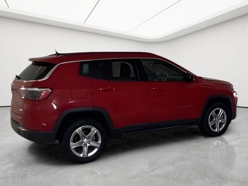 Used 2024 Jeep Compass Latitude AWD/4WD image 3